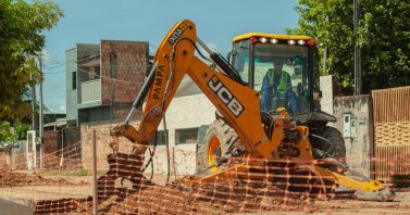 Obras de esgoto avançam no Setor Comercial de Sinop e devem beneficiar 1.800 moradores