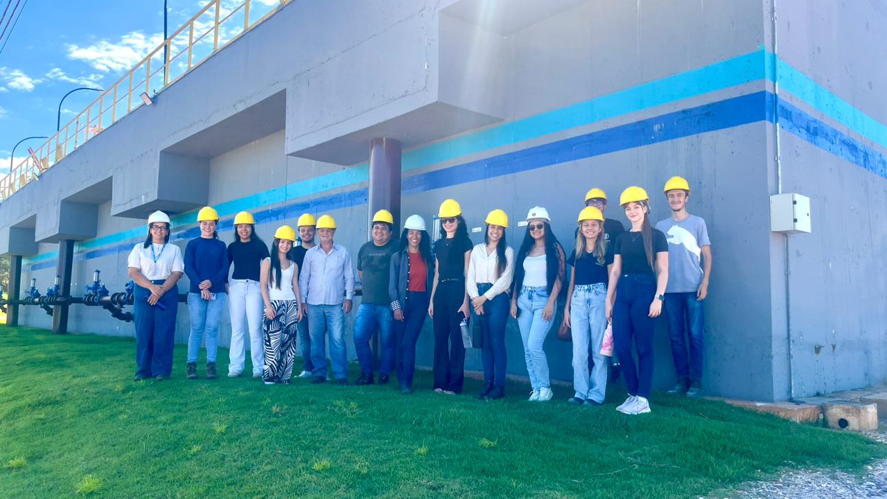 Águas de Sinop leva alunos da Unemat para visita técnica à Estação de Tratamento de Esgoto