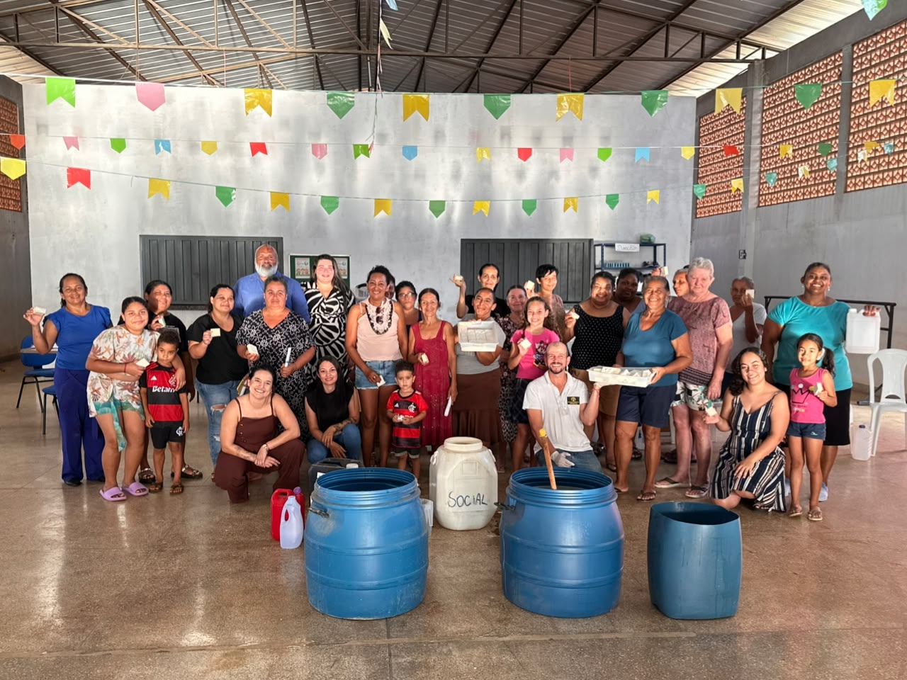 Projeto De Olho no Óleo leva conscientização ambiental e geração de renda para moradores do bairro Mário Raiter em Sorriso